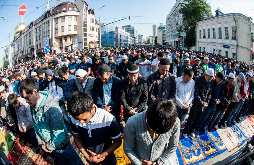 Празднование Ураза-байрам в Москве 18 фото