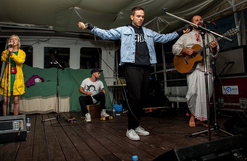 Группа SunSay дала концерт на корабле 7 фото