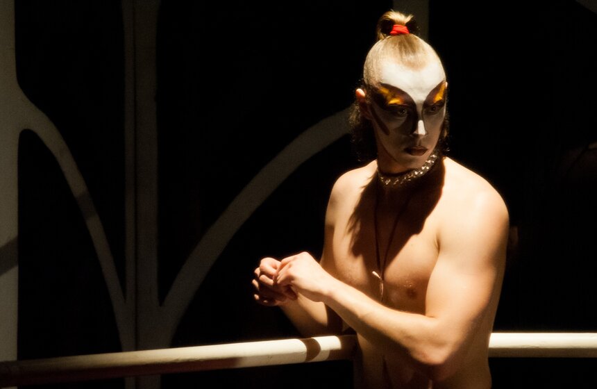 На сцене МТЮЗа показали спектакль "Служанки" Романа Виктюка 19 фото