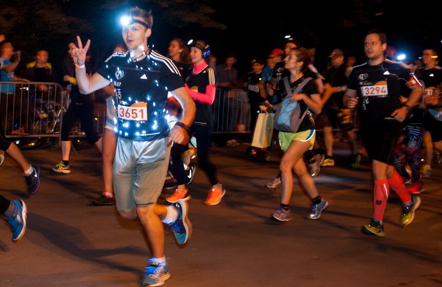 В столице прошел Ночной забег 14 фото
