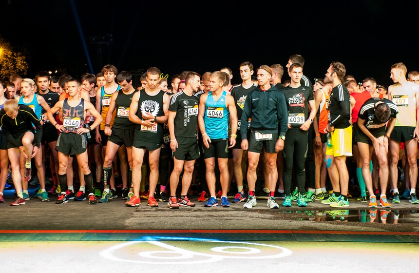 В столице прошел Ночной забег 11 фото