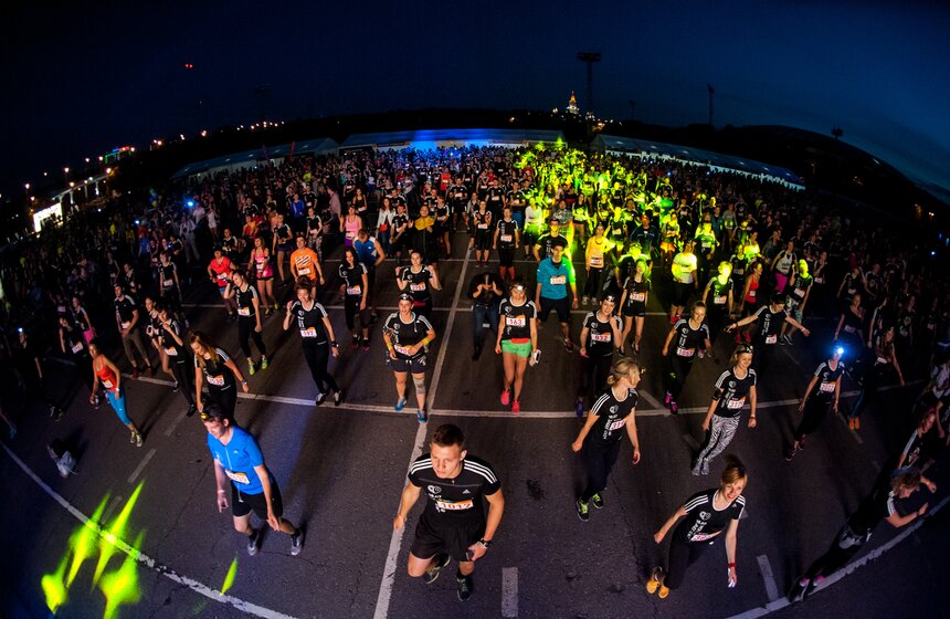 В столице прошел Ночной забег 7 фото