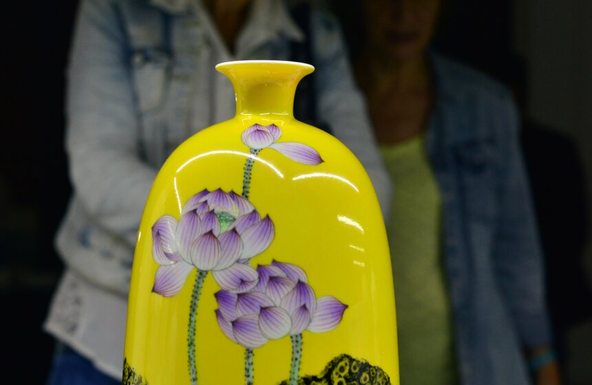 В "Новом Манеже" проходит выставка шедевров современного фарфора 3 фото