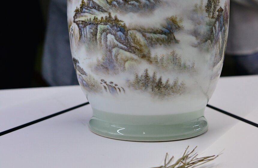 В "Новом Манеже" проходит выставка шедевров современного фарфора 4 фото