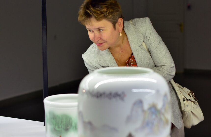 В "Новом Манеже" проходит выставка шедевров современного фарфора 5 фото