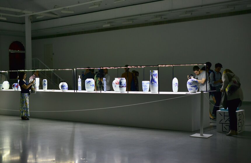 В "Новом Манеже" проходит выставка шедевров современного фарфора 16 фото