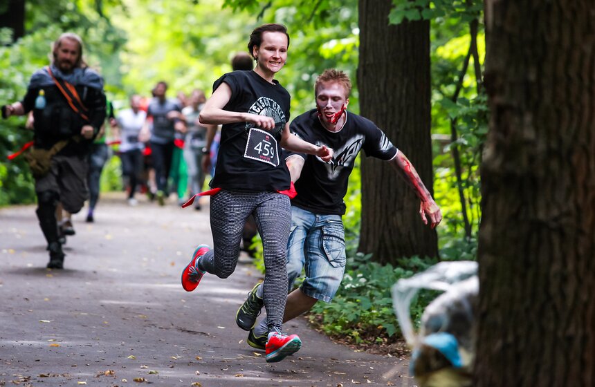 В Измайловском парке прошел "Зомби забег" 19 фото