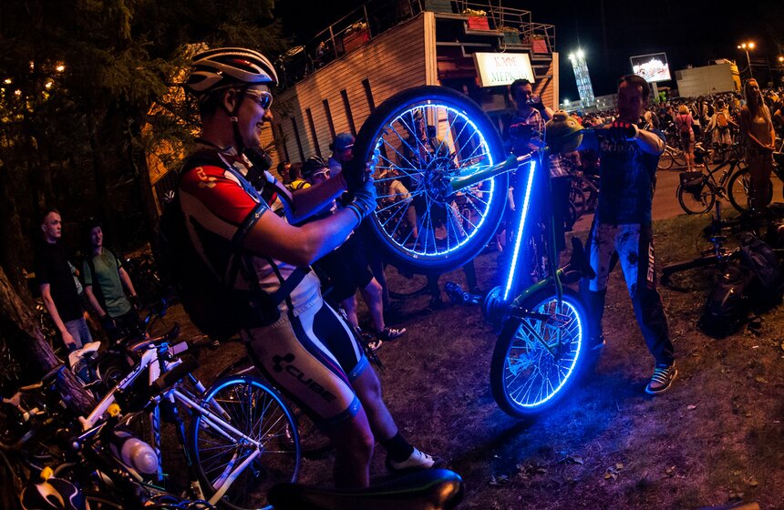 В столице прошла Велоночь 16 фото