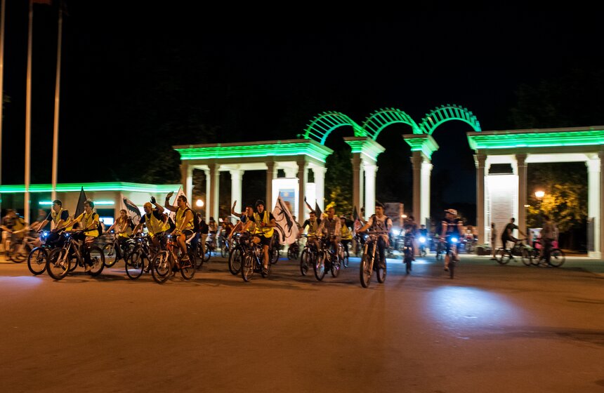 В столице прошла Велоночь 19 фото