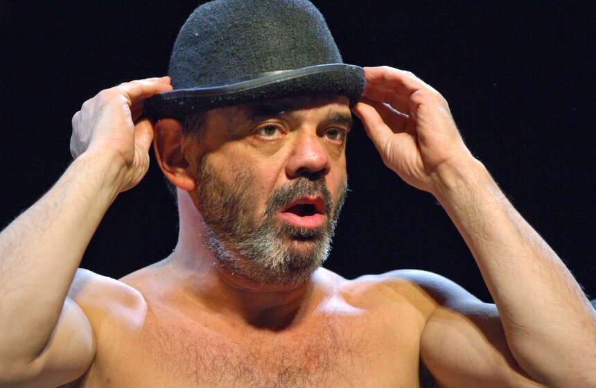 Актер Константин Райкин в роли короля Лира в сцене из спектакля режиссера Юрия Бутусова «Король Лир», генеральный прогон которого прошел в театре «Сатирикон». Фото: ТАСС/ Алексландр Куров
