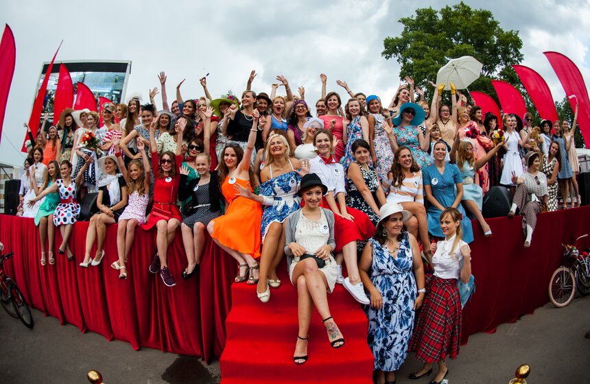 В Сокольниках состоялся парад "Леди на велосипеде" 16 фото