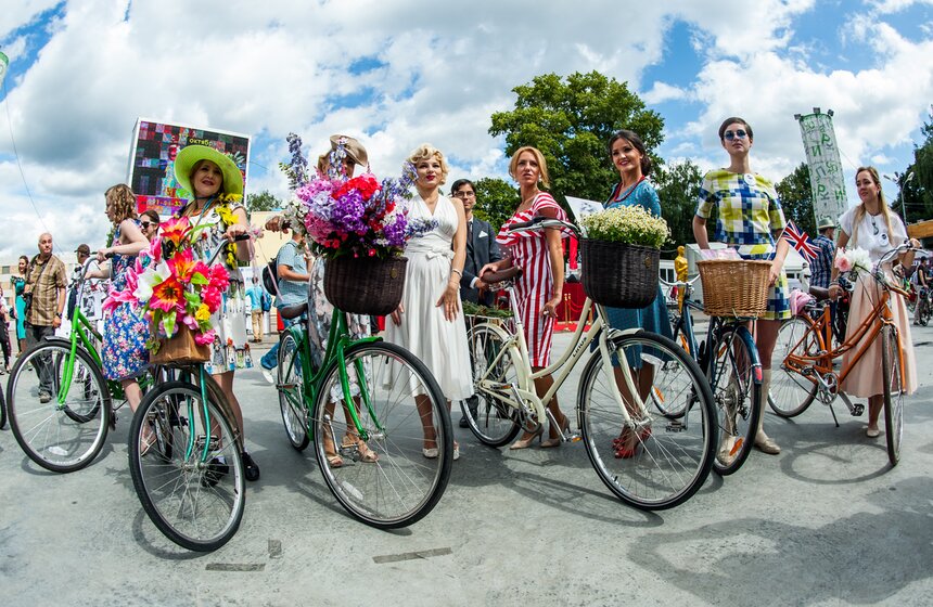 В Сокольниках состоялся парад "Леди на велосипеде" 15 фото