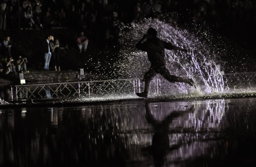 На ВДНХ показали танцевальное шоу на воде 11 фото