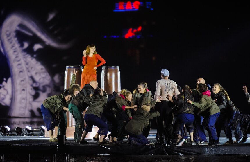 На ВДНХ показали танцевальное шоу на воде 7 фото