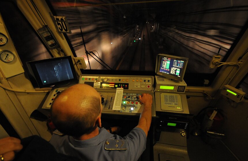 Один день машиниста в столичной подземке 12 фото