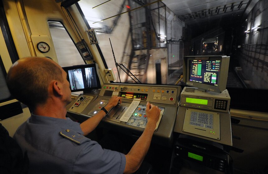 Один день машиниста в столичной подземке 11 фото