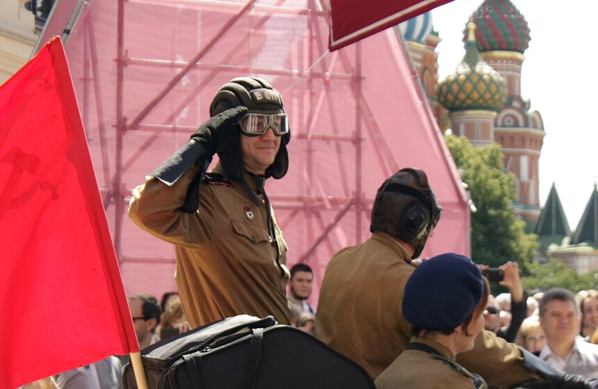 В центре Москвы прошел пробег "ГУМ-Авторалли" 11 фото