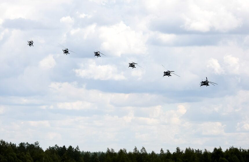 Показательные выступления военных летчиков на полигоне Дубровичи 17 фото