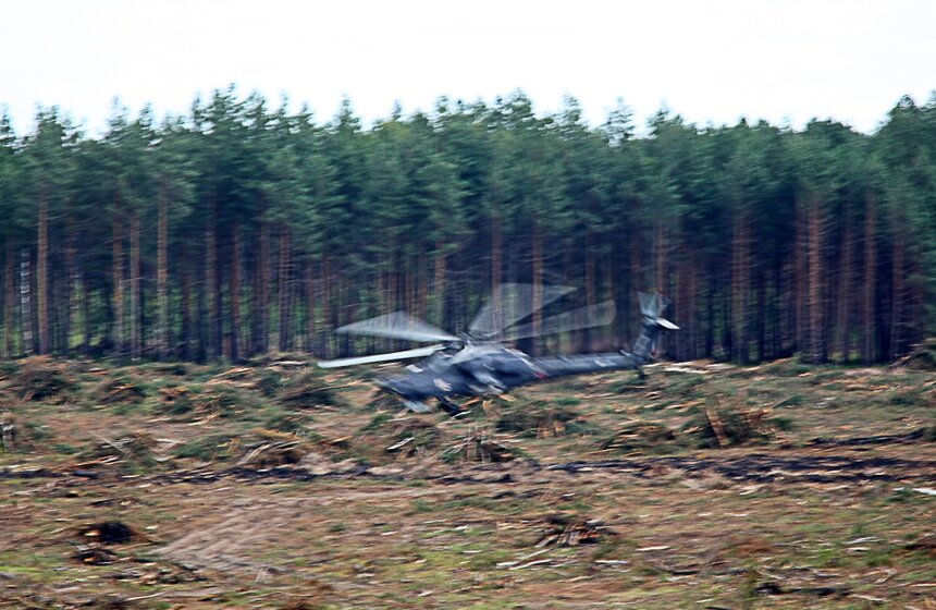 На шоу "Авиамикс" упал боевой вертолет Ми-28Н 2 фото