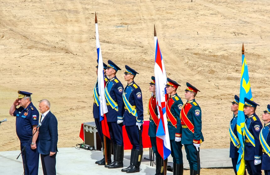 Показательные выступления военных летчиков на полигоне Дубровичи 1 фото