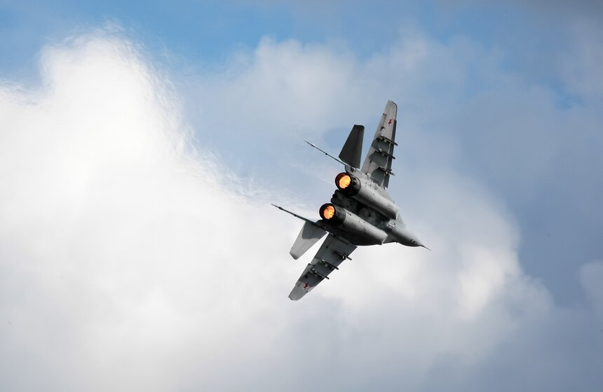 Показательные выступления военных летчиков на полигоне Дубровичи 7 фото