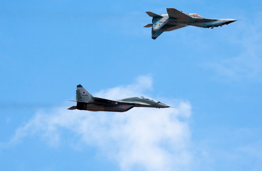 Показательные выступления военных летчиков на полигоне Дубровичи 6 фото