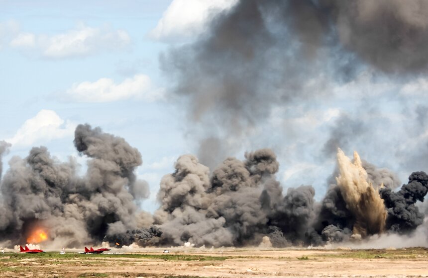 Показательные выступления военных летчиков на полигоне Дубровичи 10 фото