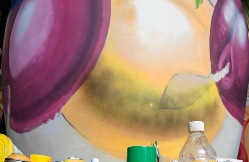 Как украшают гигантские банки для фестиваля варенья 5 фото