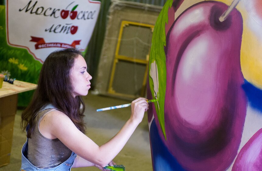 Как украшают гигантские банки для фестиваля варенья 1 фото