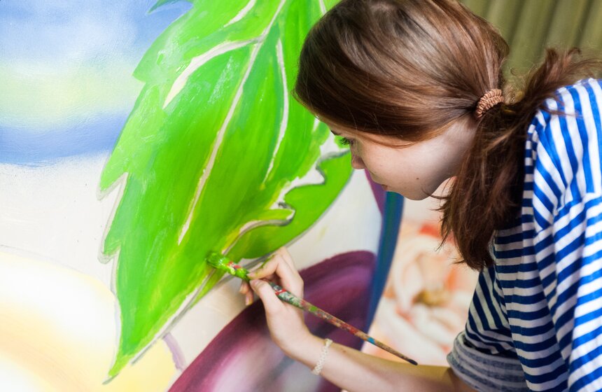 Как украшают гигантские банки для фестиваля варенья 12 фото