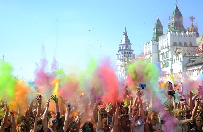 В Измайлово прошел фестиваль красок "Холи" 19 фото