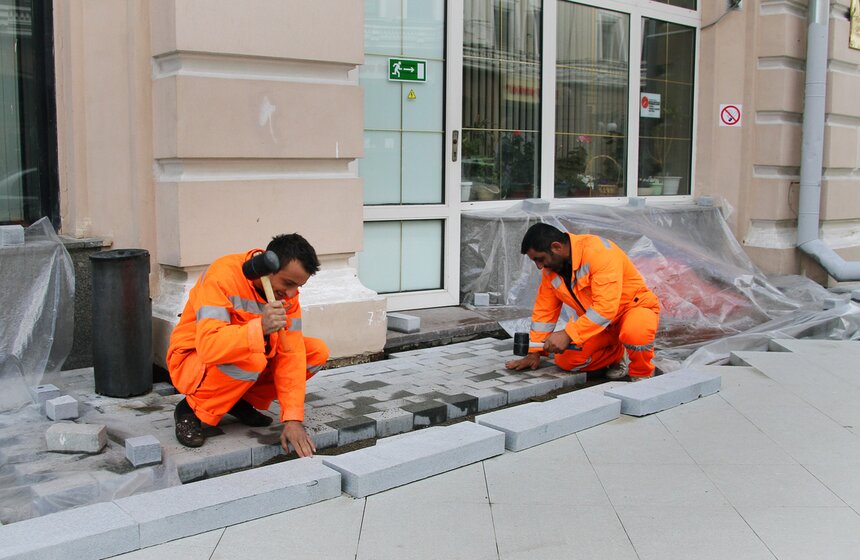 Мэр осмотрел работы по благоустройству Мясницкой улицы 8 фото