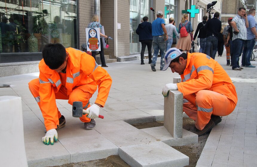 Мэр осмотрел работы по благоустройству Мясницкой улицы 5 фото