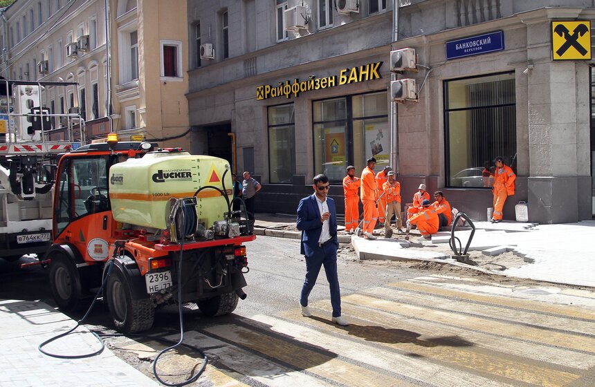 Мэр осмотрел работы по благоустройству Мясницкой улицы 6 фото