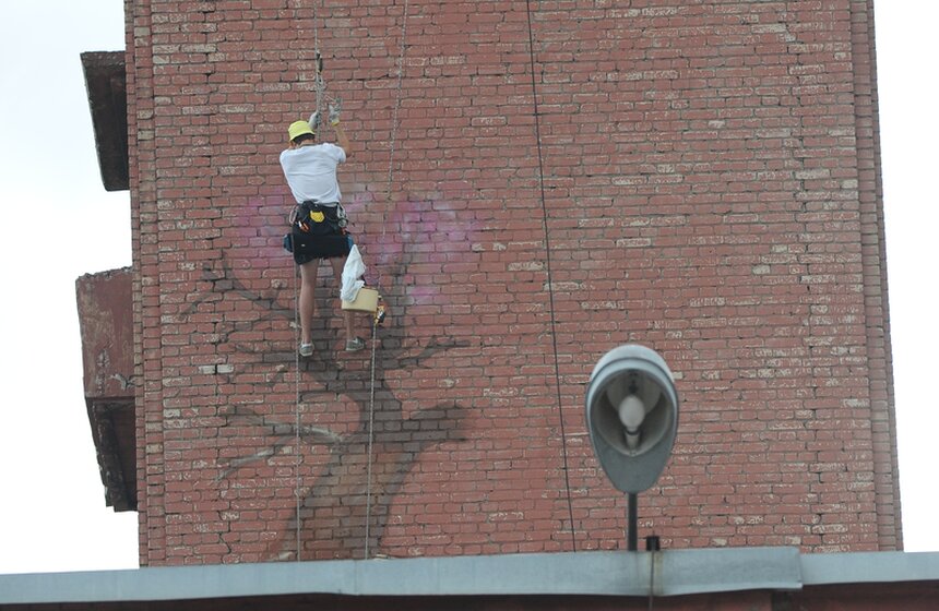 Изображая ЗИЛ: уличные художники раскрасили кабины грузовиков 19 фото