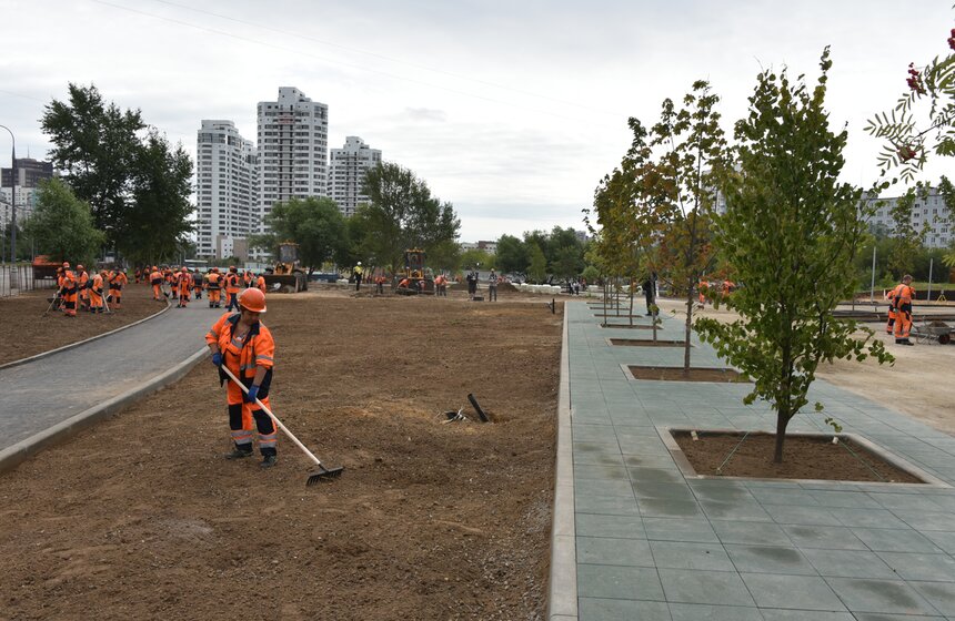 Сергей Собянин осмотрел строительство парка 70-летия Победы 7 фото