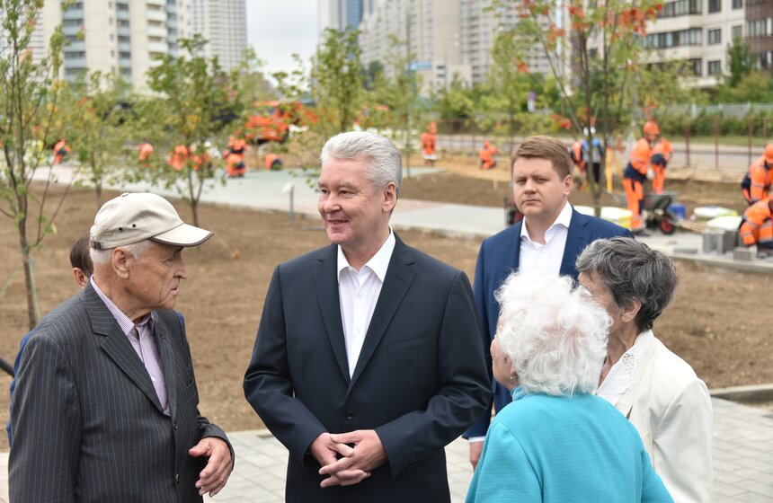 Сергей Собянин осмотрел строительство парка 70-летия Победы 12 фото
