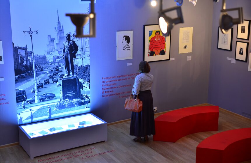 Стихи Пастернака, Маяковского и Цветаевой объединила выставка 7 фото