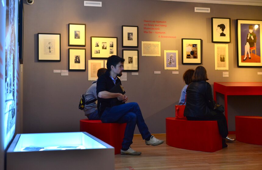 Стихи Пастернака, Маяковского и Цветаевой объединила выставка 8 фото