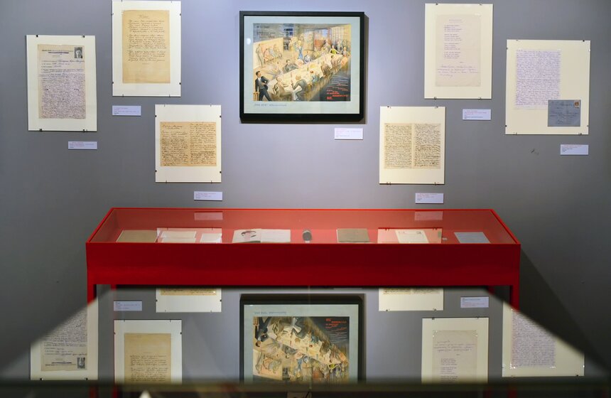 Стихи Пастернака, Маяковского и Цветаевой объединила выставка 15 фото