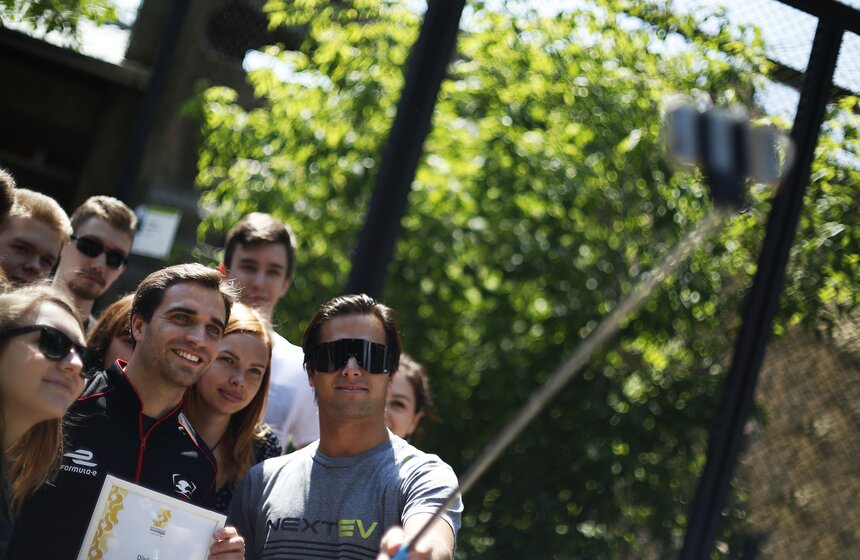 Гонщики Formula E посетили зоопарк и кулинарное шоу 18 фото