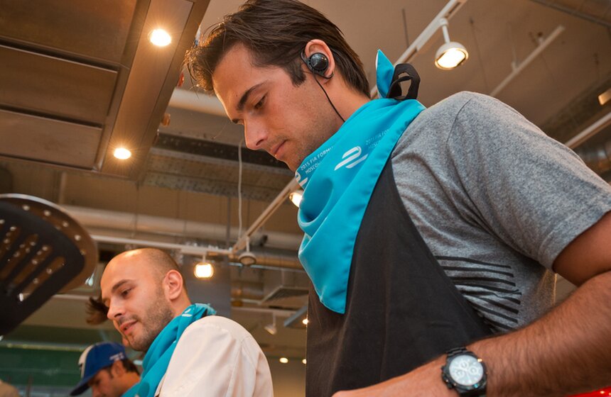 Гонщики Formula E посетили зоопарк и кулинарное шоу 3 фото