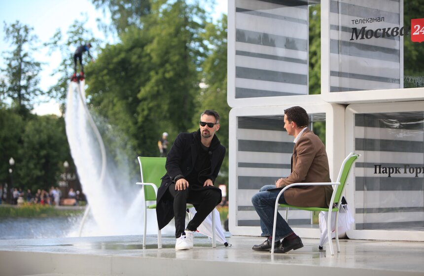 "Лето в парке": музыканты и актеры в гостях у "Москвы 24" 26 фото