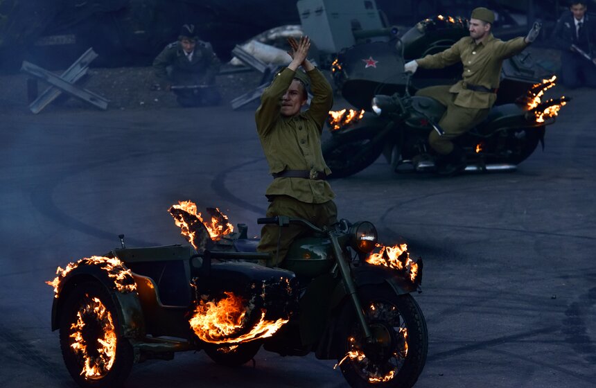 Шоу каскадеров Fire Angels Motors 24 фото