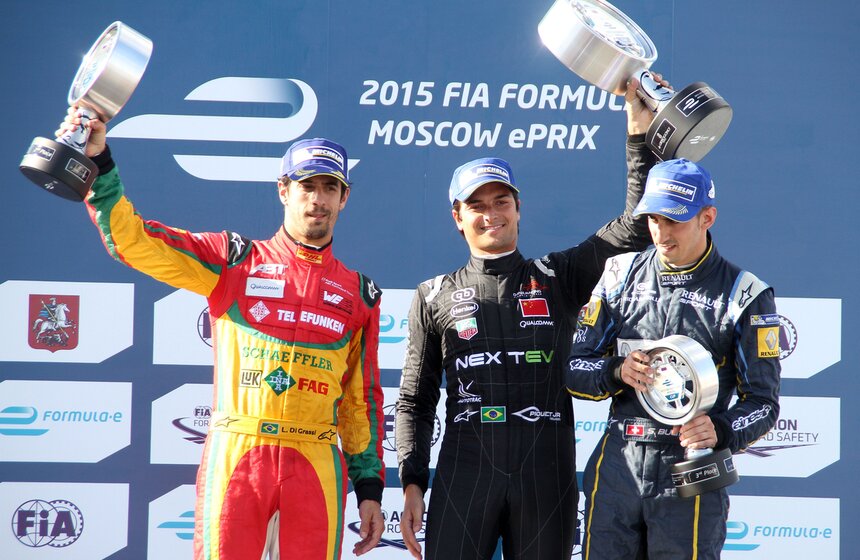 Гонки на электромобилях Формула Е прошли в центре Москвы 23 фото