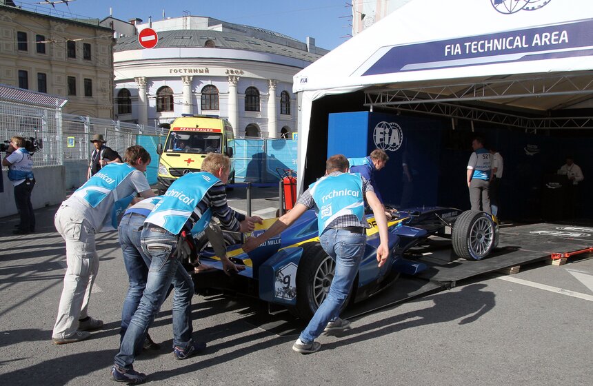 Гонки на электромобилях Формула Е прошли в центре Москвы 22 фото