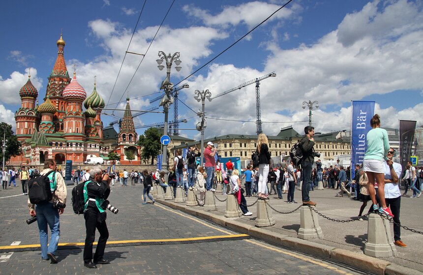 Гонки на электромобилях Формула Е прошли в центре Москвы 1 фото