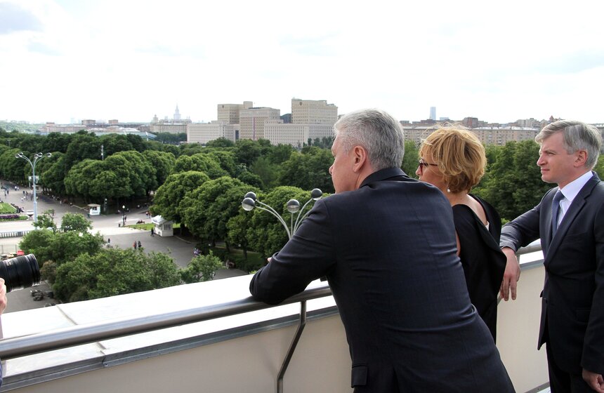 Сергей Собянин открыл обновленную входную группу парка Горько 18 фото