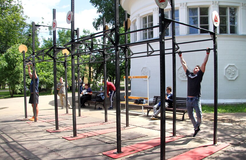 На ВДНХ открылся самый большой в городе искусственный пляж 19 фото