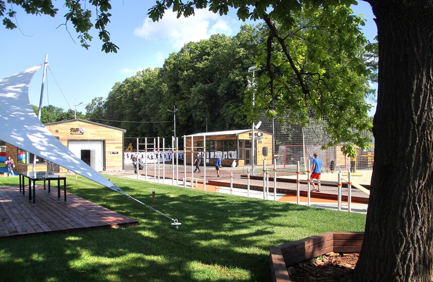 На ВДНХ открылся самый большой в городе искусственный пляж 3 фото